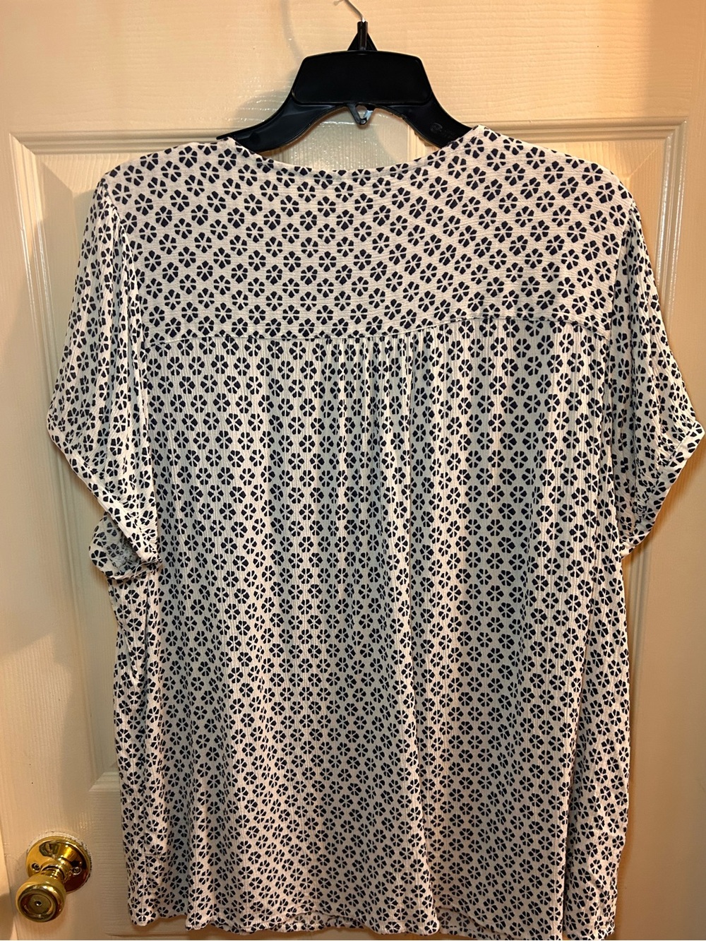 Market & Spruce White Short-Sleeve Button Front Shirt with Navy Print - Picture 4 of 6